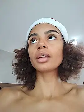 Snapshot of Emanuelle_manu chatting on 12-18-24, 12:29 Emanuelle manu online show from 12-18-24, 12:29