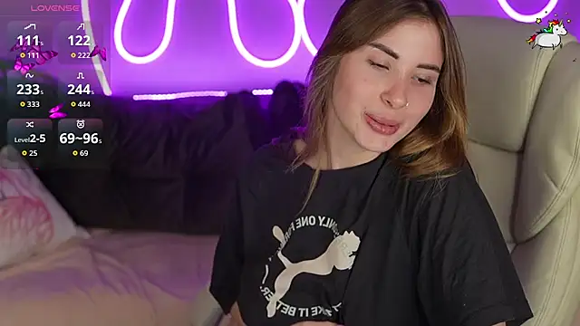 Snapshot of JennyyLuv chatting on 11-03-25, 01:51 JennyyLuv online show from 11-03-25, 01:51