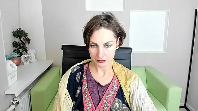 Snapshot of AuroraScript chatting on 12-06-24, 03:33 AuroraScript online show from 12-06-24, 03:33