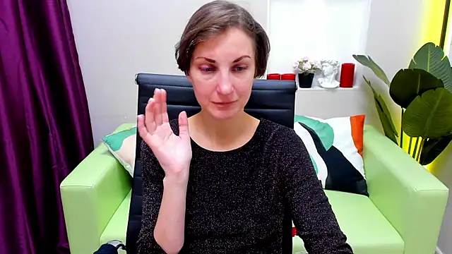 Snapshot of AuroraScript chatting on 12-14-24, 03:25 AuroraScript online show from 12-14-24, 03:25