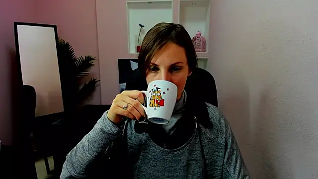 Snapshot of AuroraScript chatting on 12-18-24, 03:22 AuroraScript online show from 12-18-24, 03:22