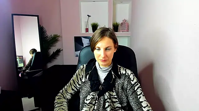 Snapshot of AuroraScript chatting on 12-18-24, 06:25 AuroraScript online show from 12-18-24, 06:25