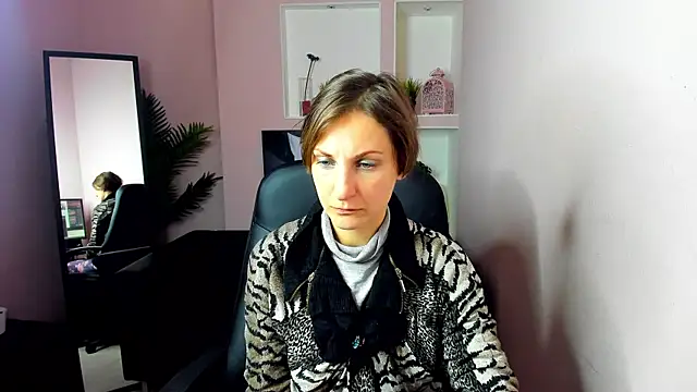 Snapshot of AuroraScript chatting on 12-18-24, 09:29 AuroraScript online show from 12-18-24, 09:29