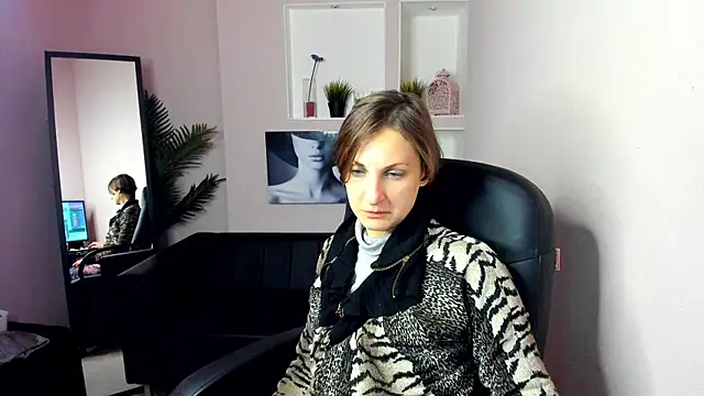 Snapshot of AuroraScript chatting on 12-19-24, 12:34 AuroraScript online show from 12-19-24, 12:34