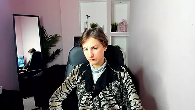 Snapshot of AuroraScript chatting on 12-19-24, 03:40 AuroraScript online show from 12-19-24, 03:40