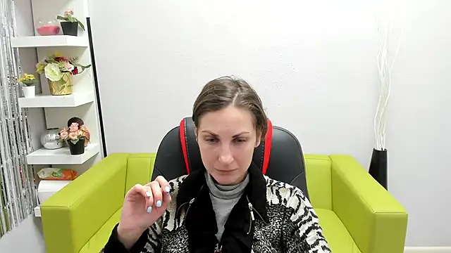 Snapshot of AuroraScript chatting on 12-21-24, 03:31 AuroraScript online show from 12-21-24, 03:31