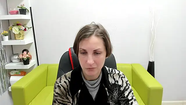 Snapshot of AuroraScript chatting on 12-21-24, 06:34 AuroraScript online show from 12-21-24, 06:34