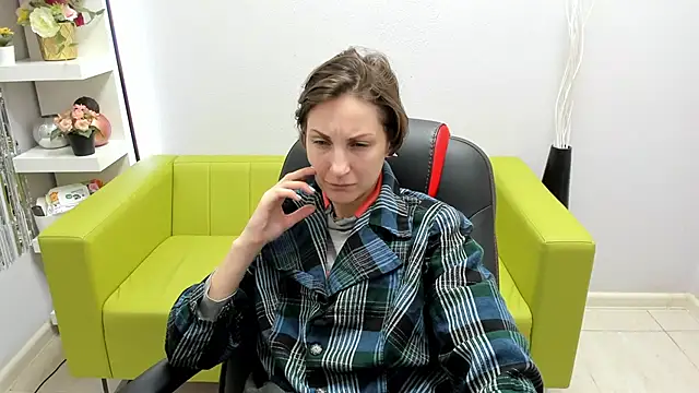 Snapshot of AuroraScript chatting on 12-27-24, 04:26 AuroraScript online show from 12-27-24, 04:26