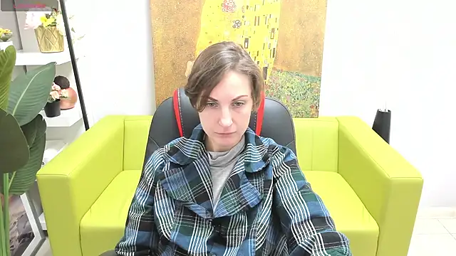 Snapshot of AuroraScript chatting on 12-28-24, 03:37 AuroraScript online show from 12-28-24, 03:37