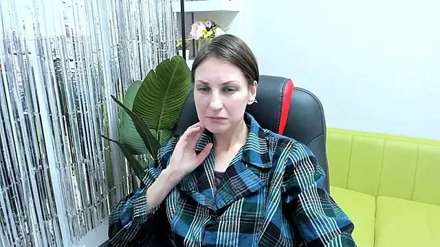 Snapshot of AuroraScript chatting on 01-04-25, 06:30 AuroraScript online show from 01-04-25, 06:30