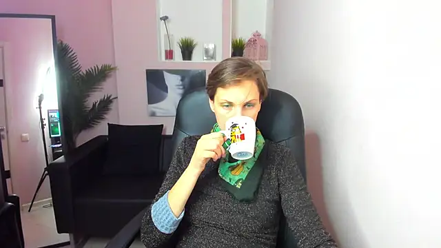 Snapshot of AuroraScript chatting on 02-22-25, 06:52 AuroraScript online show from 02-22-25, 06:52