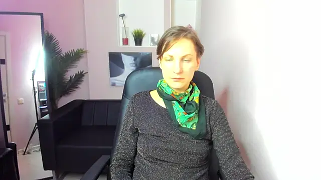 Snapshot of AuroraScript chatting on 02-23-25, 01:02 AuroraScript online show from 02-23-25, 01:02