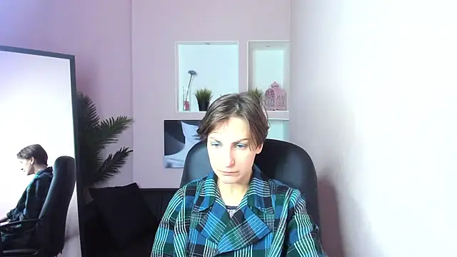 Snapshot of AuroraScript chatting on 03-11-25, 06:30 AuroraScript online show from 03-11-25, 06:30