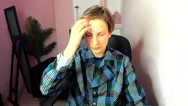 Snapshot of AuroraScript chatting on 03-20-25, 06:20 AuroraScript online show from 03-20-25, 06:20