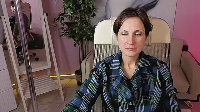 Snapshot of AuroraScript chatting on 10-13-25, 08:42 AuroraScript online show from 10-13-25, 08:42