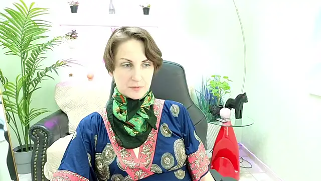 Snapshot of AuroraScript chatting on 11-17-25, 03:07 AuroraScript online show from 11-17-25, 03:07