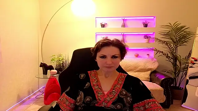 Snapshot of AuroraScript chatting on 11-19-25, 08:20 AuroraScript online show from 11-19-25, 08:20