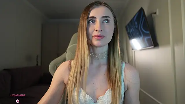 Coconutkittyy online show from 10-26-25, 03:29