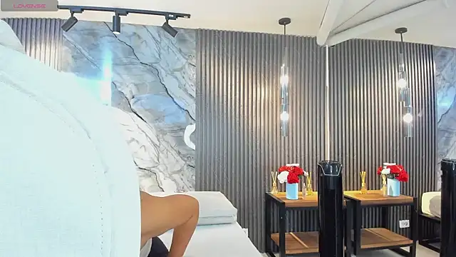 Snapshot of julietha_taylor chatting on 11-25-25, 02:33 julietha taylor online show from 11-25-25, 02:33