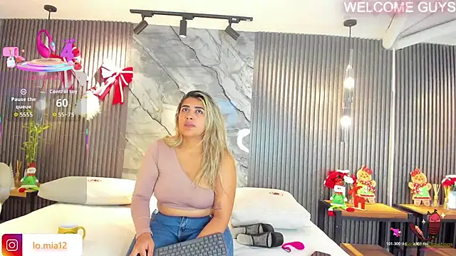 Snapshot of julietha_taylor chatting on 12-15-25, 03:11 julietha taylor online show from 12-15-25, 03:11