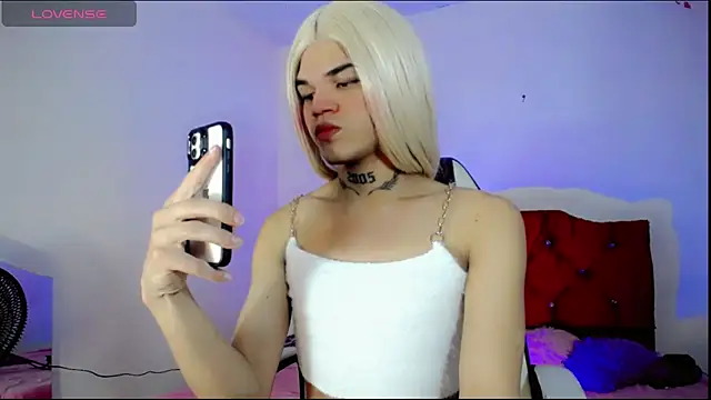 Snapshot of Gabyqueen70 chatting on 03-04-25, 03:22 Gabyqueen70 online show from 03-04-25, 03:22