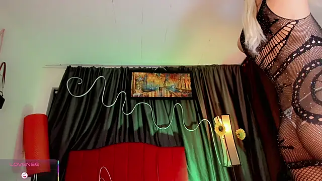 Snapshot of Gabyqueen70 chatting on 03-06-26, 03:03 Gabyqueen70 online show from 03-06-26, 03:03