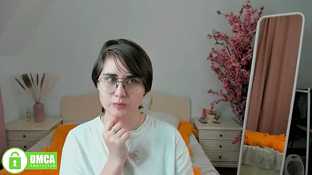 Snapshot of Funny_bunnyy chatting on 12-06-24, 02:46 Funny bunnyy online show from 12-06-24, 02:46