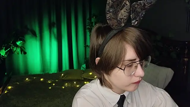 Snapshot of Funny_bunnyy chatting on 01-10-25, 01:41 Funny bunnyy online show from 01-10-25, 01:41