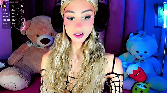 Snapshot of dollswit01 chatting on 01-18-26, 03:27 dollswit01 online show from 01-18-26, 03:27