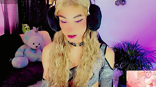 Snapshot of dollswit01 chatting on 03-06-26, 02:57 dollswit01 online show from 03-06-26, 02:57