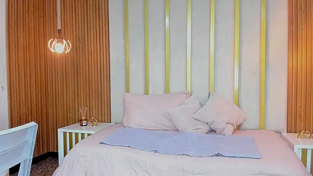 Snapshot of love_mommy chatting on 03-14-25, 02:20 love mommy online show from 03-14-25, 02:20