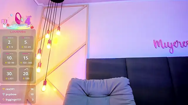 Snapshot of SophieHarris_ chatting on 03-20-25, 01:35 SophieHarris online show from 03-20-25, 01:35