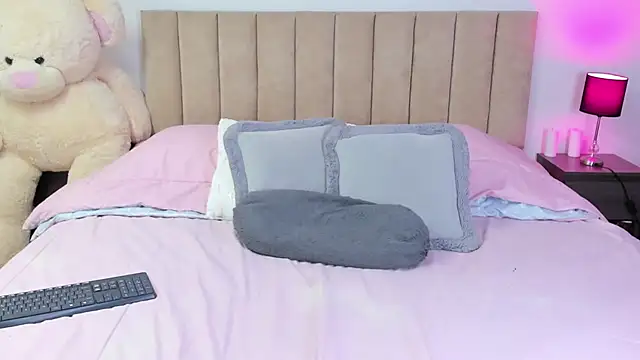 Snapshot of HannaRousse_ chatting on 11-25-25, 08:31 HannaRousse online show from 11-25-25, 08:31