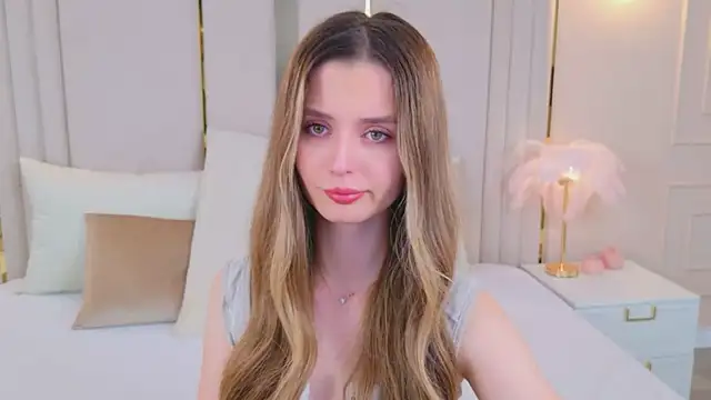 Snapshot of MarybethSnow chatting on 12-15-25, 05:06 MarybethSnow online show from 12-15-25, 05:06