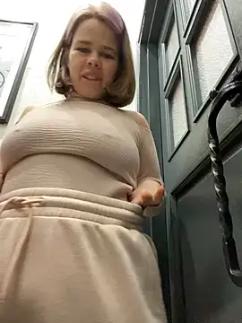 Snapshot of SuzieMurray chatting on 12-27-24, 12:23 SuzieMurray online show from 12-27-24, 12:23