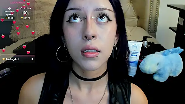 Snapshot of AlexaFoxy18 chatting on 12-31-24, 06:59 AlexaFoxy18 online show from 12-31-24, 06:59