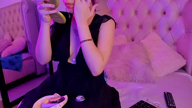 Snapshot of AlexaFoxy18 chatting on 01-30-25, 04:27 AlexaFoxy18 online show from 01-30-25, 04:27