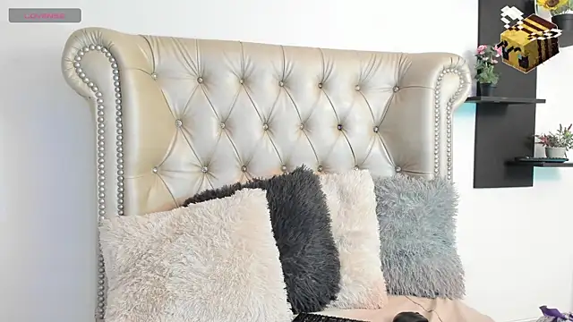 Snapshot of AlexaFoxy18 chatting on 02-14-25, 05:41 AlexaFoxy18 online show from 02-14-25, 05:41