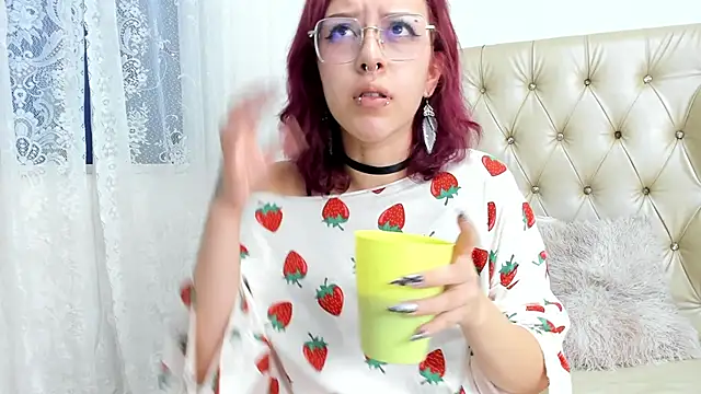 Snapshot of AlexaFoxy18 chatting on 03-06-25, 05:03 AlexaFoxy18 online show from 03-06-25, 05:03