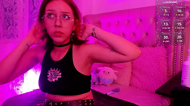 Snapshot of AlexaFoxy18 chatting on 03-18-25, 05:09 AlexaFoxy18 online show from 03-18-25, 05:09