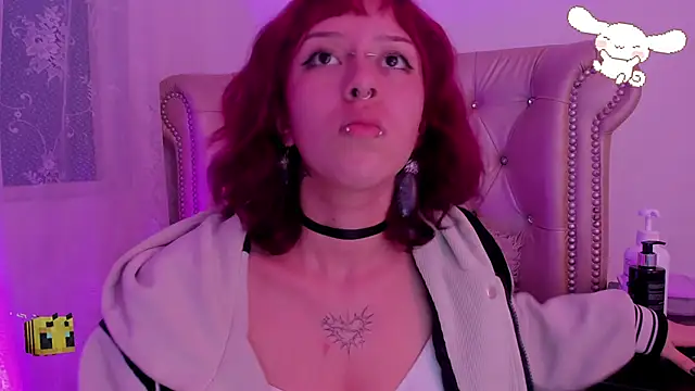 Snapshot of AlexaFoxy18 chatting on 03-21-25, 09:56 AlexaFoxy18 online show from 03-21-25, 09:56