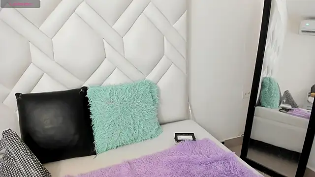 Snapshot of AlexaFoxy18 chatting on 09-10-25, 06:02 AlexaFoxy18 online show from 09-10-25, 06:02