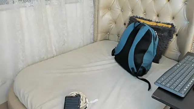 Snapshot of AlexaFoxy18 chatting on 09-19-25, 06:59 AlexaFoxy18 online show from 09-19-25, 06:59