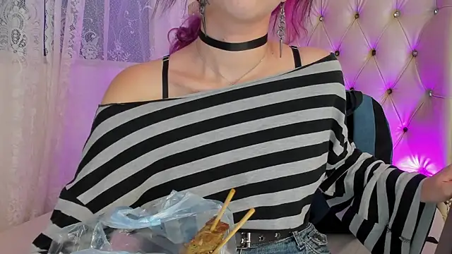 Snapshot of AlexaFoxy18 chatting on 09-25-25, 06:39 AlexaFoxy18 online show from 09-25-25, 06:39