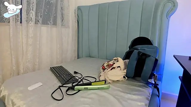 Snapshot of AlexaFoxy18 chatting on 11-06-25, 07:42 AlexaFoxy18 online show from 11-06-25, 07:42