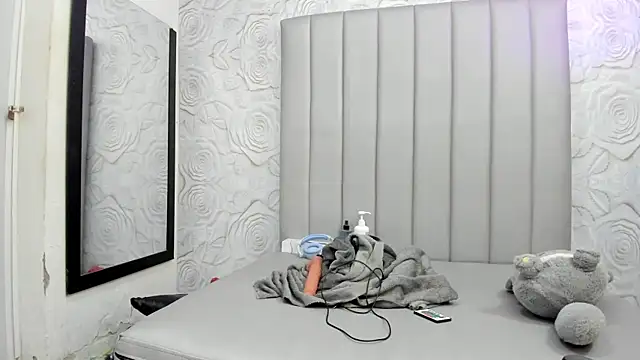 Snapshot of AlexaFoxy18 chatting on 04-03-26, 07:06 AlexaFoxy18 online show from 04-03-26, 07:06