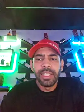 Snapshot of Alsaud1106 chatting on 03-14-25, 04:21 Alsaud1106 online show from 03-14-25, 04:21