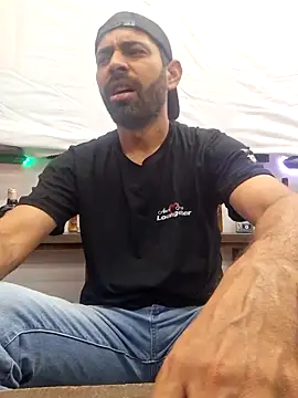 Snapshot of Alsaud1106 chatting on 03-20-25, 09:02 Alsaud1106 online show from 03-20-25, 09:02