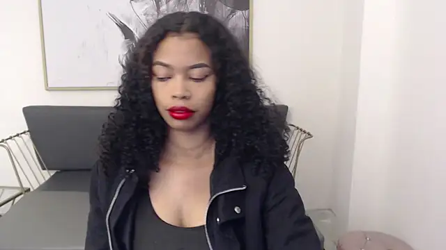 Snapshot of Shenna_brunette_ chatting on 12-06-24, 01:00 Shenna brunette online show from 12-06-24, 01:00