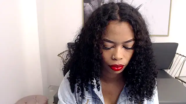 Snapshot of Shenna_brunette_ chatting on 12-07-24, 01:07 Shenna brunette online show from 12-07-24, 01:07